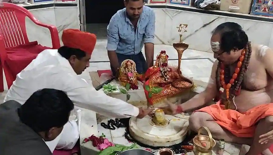 ನಾನೂ ಶಿವನ ಭಕ್ತ, ಲಿಂಗ ಪೂಜೆ ಮಾಡಿದ ರಾಜಸ್ತಾನದ ಮುಸ್ಲಿಂ ಸಚಿವ!