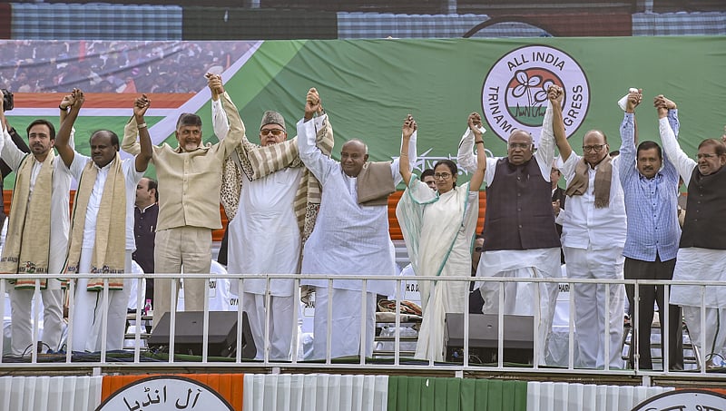 ಮೋದಿ ಸರ್ಕಾರದ ವಿರುದ್ಧ ಮೆಗಾ ರ್ಯಾಲಿ, ದೀದಿ ನಾಡಲ್ಲಿ ಒಂದಾದ ವಿಪಕ್ಷಗಳು