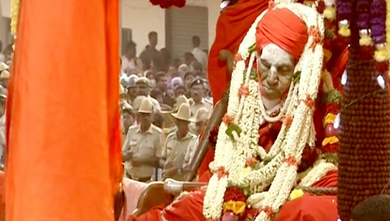 ಕ್ರಿಯಾ ಸಮಾಧಿ ಸ್ಥಳ ತಲುಪಿದ ಶ್ರೀಗಳ ಅಂತಿಮಯಾತ್ರೆ, ಸಕಲ ಸರ್ಕಾರಿ ಗೌರವ ಸಲ್ಲಿಕೆ