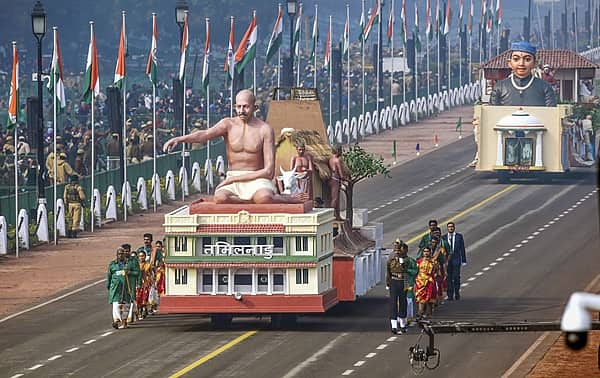 ಗಣರಾಜ್ಯೋತ್ಸವ ಪರೇಡ್, ಸ್ತಬ್ಧ ಚಿತ್ರಗಳ ಸಹಿತ ಪೂರ್ಣ ಪ್ರಮಾಣದ ತಾಲೀಮು