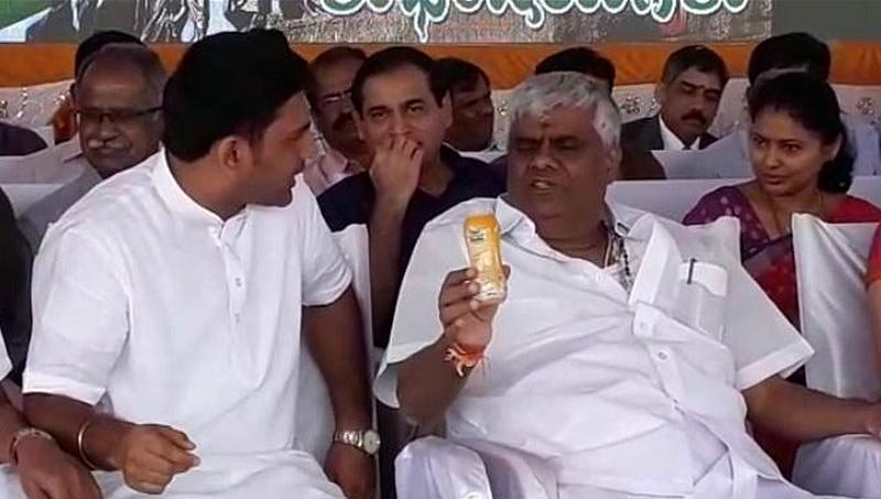 ಹಾಸನ ಗಣರಾಜ್ಯೋತ್ಸವ ಕಾರ್ಯಕ್ರಮದಲ್ಲಿ ಎಚ್.ಡಿ ರೇವಣ್ಣ- ಪ್ರೀತಮ್ ಗೌಡ ಮಾತಿನ ಚಕಮಕಿ