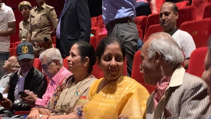 ಬೆಂಗಳೂರಿನಲ್ಲಿ 'ಉರಿ' ಸಿನಿಮಾ ನೋಡಿದ ರಕ್ಷಣಾ ಸಚಿವೆ ಸೀತಾರಾಮಮ್ ಹೇಳಿದ್ದು ಹೀಗೆ