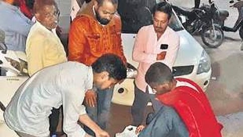 ವಿಜಯಪುರ: ತೆಲಂಗಾಣ ಮೂಲದ ವ್ಯಕ್ತಿಯನ್ನು ಆತನ ಕುಟುಂಬದೊಂದಿಗೆ ಒಗ್ಗೂಡಿಸಿದ 'ಕ್ರಾಂತಿ' ಯುವಕರು