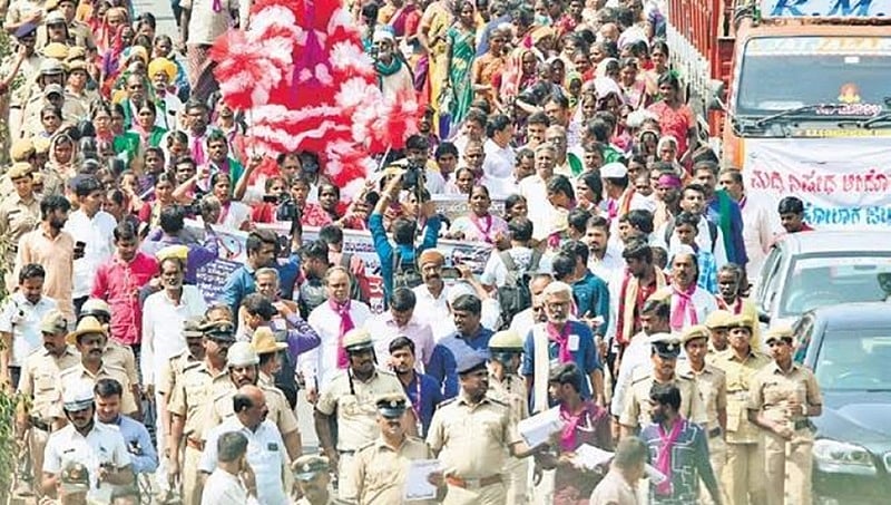 ಮದ್ಯ ನಿಷೇಧ ಆಗ್ರಹಿಸಿ ಬೀದಿಗಿಳಿದ 4,000 ಮಹಿಳೆಯರು: ಸಂಪೂರ್ಣ ನಿಷೇಧ ಆಸಾಧ್ಯ ಎಂದ ಸಿಎಂ