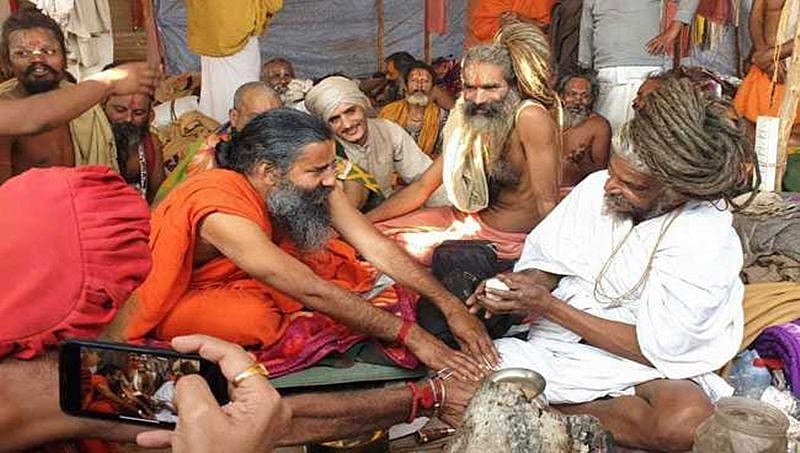 ರಾಮ, ಕೃಷ್ಣ ಧೂಮಪಾನ ಮಾಡುತ್ತಿರಲಿಲ್ಲ, ನಾವೇಕೆ ಮಾಡಬೇಕು? ಸಾಧುಗಳಿಗೆ ರಾಮದೇವ್