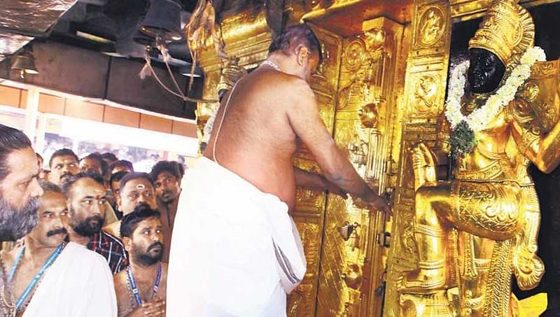 ಶಬರಿಮಲೆ ದೇವಸ್ಥಾನದ ಚಿನ್ನ ನಾಪತ್ತೆ ಪ್ರಕರಣ: ಹಿರಿಯ ಅಧಿಕಾರಿ ಅಮಾನತು