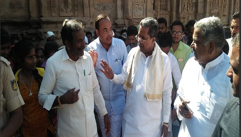 ಬಾದಾಮಿ: ಕನ್ನಡ ಬಾರದ ಅಧಿಕಾರಿಗೆ ಸಿದ್ದರಾಮಯ್ಯ ತರಾಟೆ!
