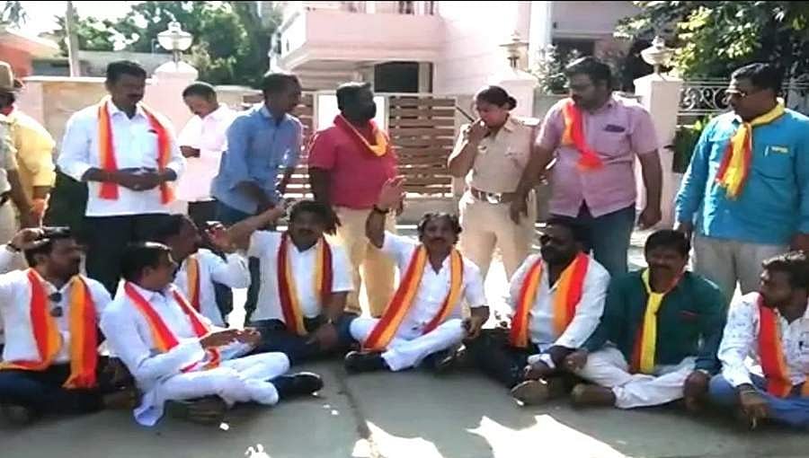 ಜಿಲ್ಲೆ ವಿಭಜನೆಗೆ ವಿರೋಧಿಸಿ ಬಳ್ಳಾರಿ ಬಂದ್: ವಿಭಜನೆಗೆ ಕೈ ನಾಯಕರ ಬೆಂಬಲ, ಬಿಜೆಪಿ ಮಿಶ್ರ ಪ್ರತಿಕ್ರಿಯೆ