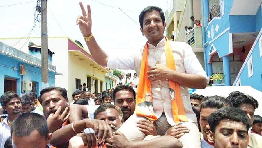 ಬಿಎಸ್ ವೈ ತಂತ್ರಕ್ಕೆ ಶರತ್ ಬಚ್ಚೇಗೌಡ ಸೆಡ್ಡು, ಗೃಹ ಮಂಡಳಿ ಅಧ್ಯಕ್ಷ ಸ್ಥಾನ ತಿರಸ್ಕರಿಸಿ, ಉಪ ಚುನಾವಣೆ ಸ್ಪರ್ಧೆಗೆ ಸಿದ್ಧತೆ