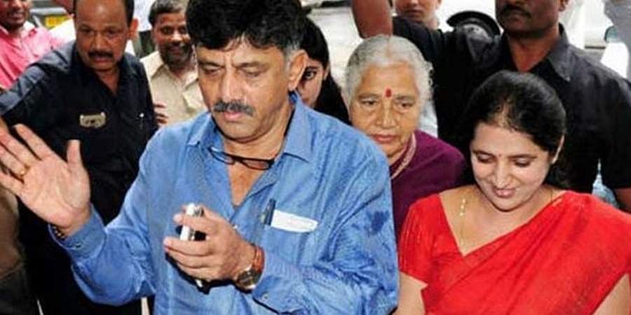 ಡಿಕೆ ಶಿವಕುಮಾರ್ ತಾಯಿ, ಪತ್ನಿಗೂ ಇಡಿ ಸಮನ್ಸ್, ವಿಚಾರಣೆಗೆ ಹಾಜರಾಗುವಂತೆ ಸೂಚನೆ