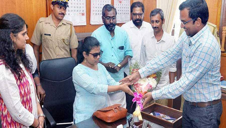 ವೈಕಲ್ಯಕ್ಕೆ ಸೆಡ್ಡು ಹೊಡೆದ ಐಎಎಸ್ ಅಧಿಕಾರಿ: ಉಪ ವಿಭಾಗಾಧಿಕಾರಿಯಾಗಿ ಪ್ರಾಂಜಲ್ ಪಾಟೀಲ್ ನೇಮಕ