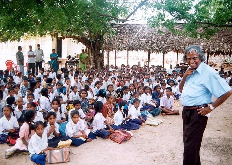 2005ರಲ್ಲಿ ಚೆನ್ನೈಯ ಶಾಲೆಯಲ್ಲಿ ಭೇಟಿ ನೀಡಿದ್ದ ಡಾ ಎ ಪಿ ಜೆ ಅಬ್ದುಲ್ ಕಲಾಂ