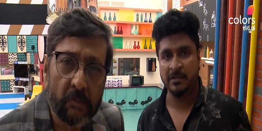 ತುಂಬಾ ಹೊತ್ತು ಸೇದದೇ ಇರ್ಬಾರ್ದು ಅಂತ ಡಾಕ್ಟರ್ ಹೇಳಿದಾರೆ, ಸಿಗರೇಟ್ ಕಳಿಸಿ: ಬಿಗ್ ಬಾಸ್ ಗೆ ರವಿ ಬೆಳೆಗೆರೆ
