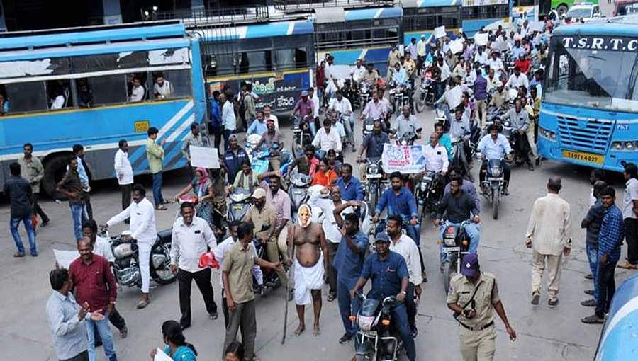 ತೆಲಂಗಾಣ ಬಂದ್: ಟಿಎಸ್ಆರ್'ಟಿಸಿ ನೌಕರರು-ಪೊಲೀಸರ ನಡುವೆ ಘರ್ಷಣೆ