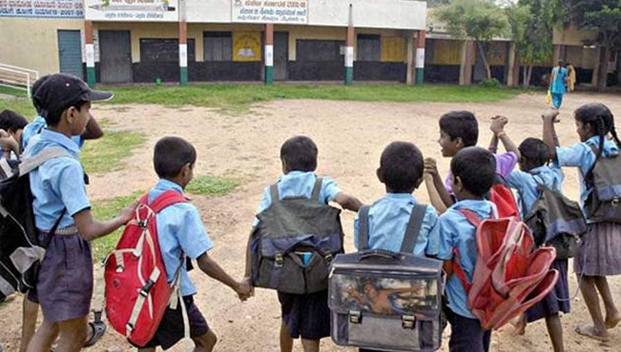 ಗಡುವು ಮುಗಿದರೂ ಶೌಚಾಲಯ ನಿರ್ಮಿಸದ ಅಧಿಕಾರಿಗಳು: ಸಂಕಷ್ಟದಲ್ಲಿ ಸರ್ಕಾರಿ ಶಾಲಾ ಮಕ್ಕಳು