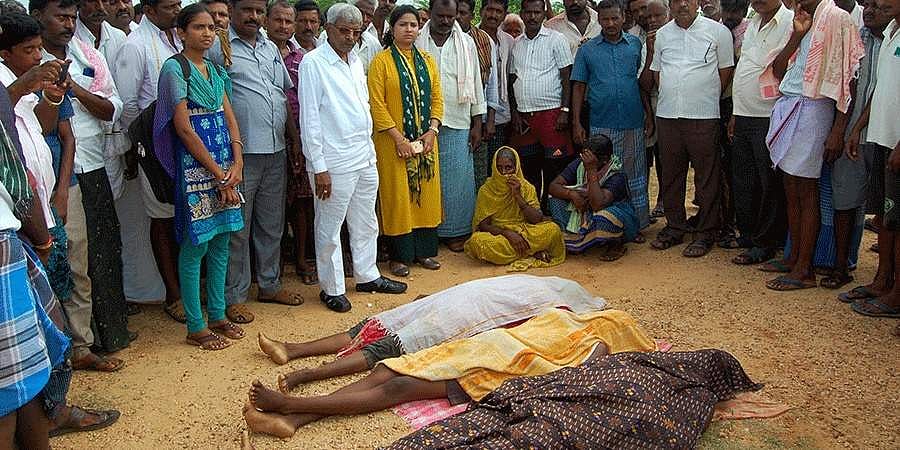 ತುಮಕೂರು: ಕುರಿ ಮೈ ತೊಳೆಯಲು ಕೆರೆಗೆ ಇಳಿದಿದ್ದ ಒಂದೇ ಕುಟುಂಬದ ಮೂವರು ಸಾವು