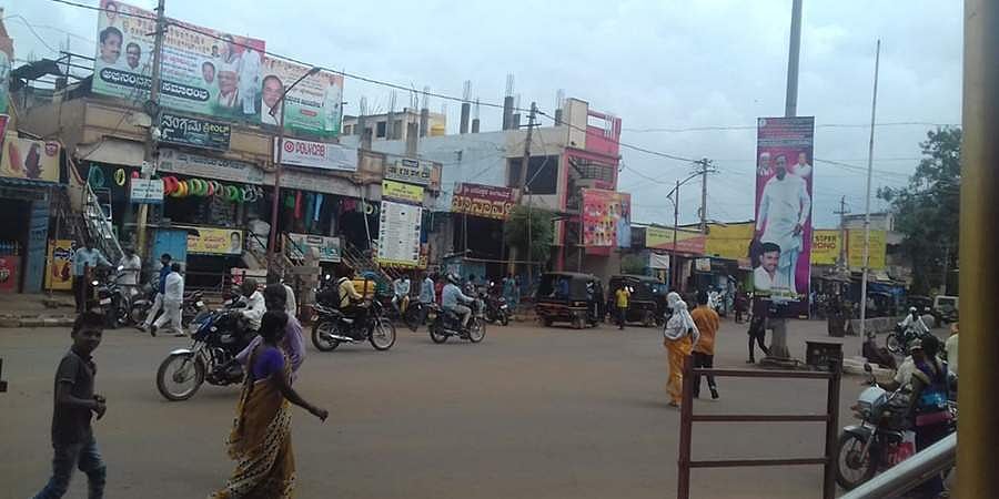 ಬಾದಾಮಿ: ಪ್ರವಾಹದ ಮನೆಯಲ್ಲಿ ಸಿದ್ದು ಸನ್ಮಾನಕ್ಕೆ ಭರ್ಜರಿ ಸಿದ್ಧತೆ
