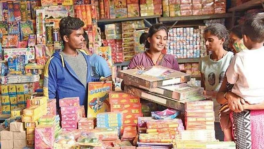 ಪರಿಸರ ಮಾರಕ ಪಟಾಕಿ ವಿರುದ್ಧ ಸರ್ಕಾರ ಸಮರ: ನಿಜಕ್ಕೂ ನಗರದಲ್ಲಿ ಯಶಸ್ಸು ಕಾಣುತ್ತಾ ಗ್ರೀನ್ ಪಟಾಕಿ? 