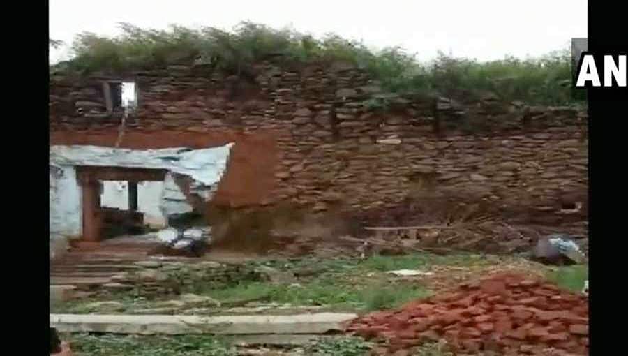 ಗದಗದಲ್ಲಿ ಪ್ರವಾಹ: ಸರ್ಕಾರ ನಿರ್ಮಿತ ಮನೆಗಳಲ್ಲಿ ಬಿರುಕು, ಜೀವಭಯದಲ್ಲಿ ಸಂತ್ರಸ್ಥರ ಬದುಕು