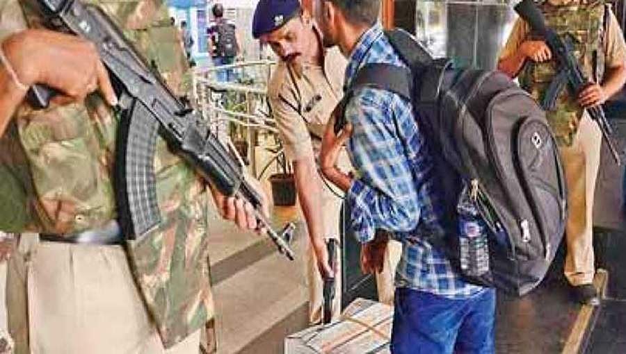 ಹುಬ್ಬಳ್ಳಿ: ನಿಂಬೆಹಣ್ಣಿನ ರೀತಿಯಲ್ಲಿದ್ದ ವಸ್ತು ಕಚ್ಚಾ ಬಾಂಬ್!