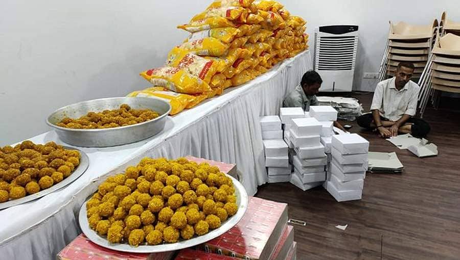 'ಮಹಾ' ಫಲಿತಾಂಶ: ಸಂಭ್ರಮಾಚರಣೆಗೆ 5 ಸಾವಿರ ಲಡ್ಡು ತಯಾರಿಸಿದ ಬಿಜೆಪಿ ಕಾರ್ಯಕರ್ತರು