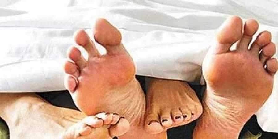 ಆನ್ ಲೈನ್ ಹನಿಟ್ರ್ಯಾಪ್: ಮಗಳ ಸೆಕ್ಸ್ ವಿಡಿಯೋ ತೋರಿಸಿ 20 ಲಕ್ಷ ಸುಲಿಗೆ ಮಾಡಿದ ಮಹಾತಾಯಿ!