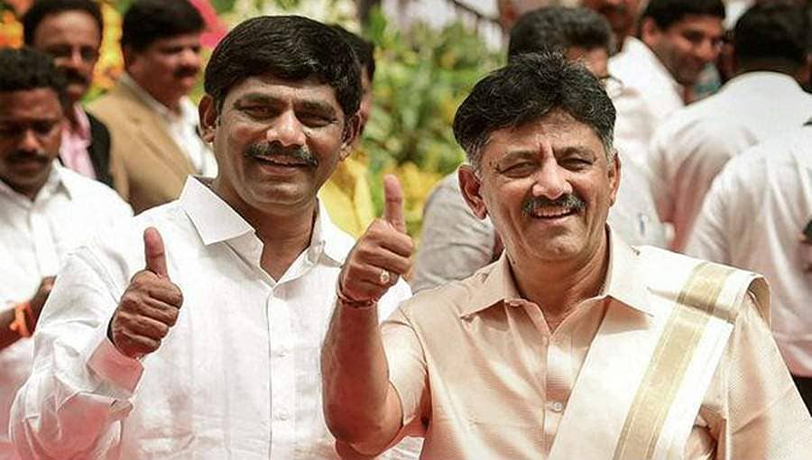 ಡಿಕೆ ಶಿವಕುಮಾರ್ ಬಿಡುಗಡೆಗಾಗಿ ದೆಹಲಿ ರಸ್ತೆಯಲ್ಲಿ ಸಂಸದ ಸುರೇಶ್ ಓಡಿದ್ದೇಕೆ?
