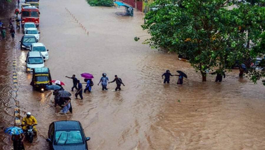 'ಕ್ಯಾರ್ ಚಂಡಮಾರುತ'ದಿಂದ ವ್ಯಾಪಕ ಮಳೆ: ದ.ಕ, ಉಡುಪಿ, ಮೂಡಿಗೆರೆಯಲ್ಲಿ ಶಾಲಾ ಕಾಲೇಜುಗಳಿಗೆ ಇಂದು ರಜೆ 