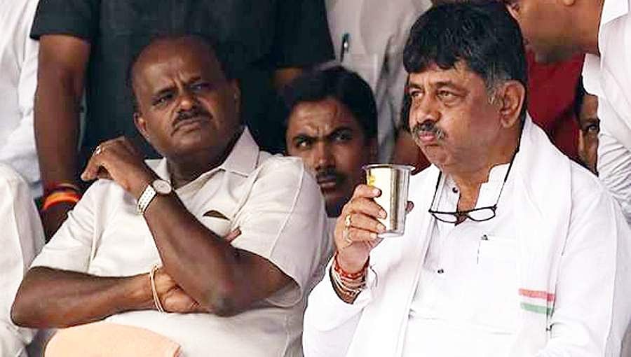 ವಿಡಿಯೋ ತಂದಿಟ್ಟ ಫಜೀತಿ: ಜೆಡಿಎಸ್ ಧ್ವಜ ಹಿಡಿದ ಡಿಕೆಶಿ, ಸಿದ್ದು ಆಪ್ತರ ಸಭೆಯಲ್ಲಿ ಅಸಮಾಧಾನ ಸ್ಪೋಟ!
