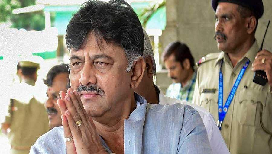 ಫೋನ್ ನೀಡಿದ್ದಕ್ಕೆ ನನಗೆ ಐಟಿ ನೊಟೀಸ್, ಗಿಫ್ಟ್ ತೆಗೆದುಕೊಂಡ ಬಿಜೆಪಿ ಸಂಸದರಿಗೇಕಿಲ್ಲ: ಡಿಕೆಶಿ