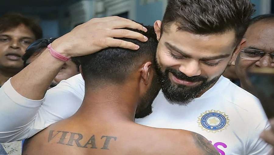 ಕಟ್ಟಾ ಅಭಿಮಾನಿ ಎದೆ ಮೇಲೆ ವಿರಾಟ್ ಟ್ಯಾಟೂ: ತಬ್ಬಿಕೊಂಡು ಸಂತೋಷಪಟ್ಟ ಕೊಹ್ಲಿ!
