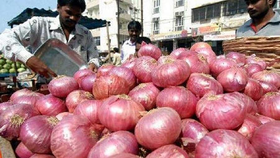 ಪ್ರತಿ ಕೆಜಿಗೆ ರೂ.30ಕ್ಕೆ ಕುಸಿದ ಈರುಳ್ಳಿ ಬೆಲೆ!