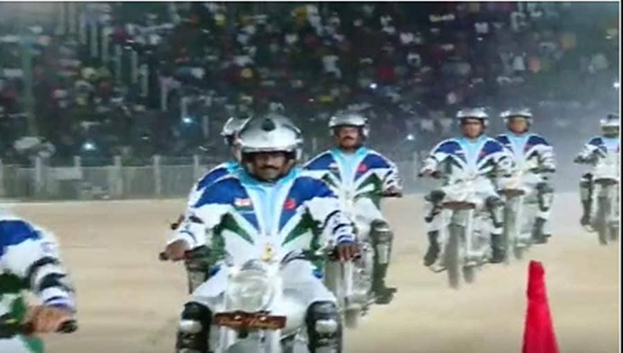 ಮೈಸೂರು ದಸರಾ: ಪಂಜಿನ ಕವಾಯತು,ಪ್ರೇಕ್ಷಕರ ಮೈನವಿರೇಳಿಸಿದ ಸಾಹಸ ಪ್ರದರ್ಶನಗಳು