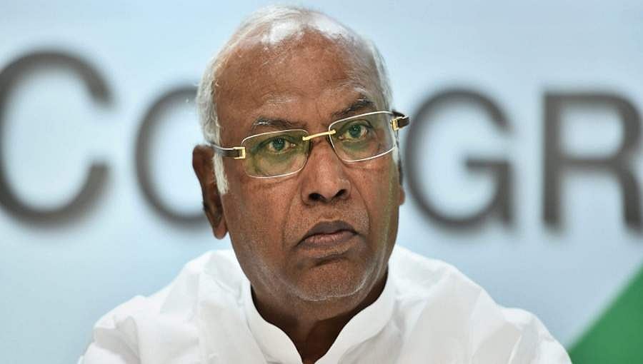 ಮಹಾರಾಷ್ಟ್ರದಲ್ಲಿ ಕಾಂಗ್ರೆಸ್ ಮೈತ್ರಿಗೆ ಜಯ: 'ಕೈ' ಒಳಜಗಳದ ಬಗ್ಗೆ ಪ್ರತಿಕ್ರಿಯಿಸಲು ಖರ್ಗೆ ನಕಾರ