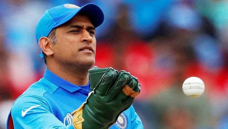 ಕಮ್ ಬ್ಯಾಕ್ ಮಾಡುವ ನಿರ್ಧಾರ ಸ್ವತಃ ಧೋನಿಯೇ ತಿಳಿಸಬೇಕು: ರವಿಶಾಸ್ತ್ರಿ