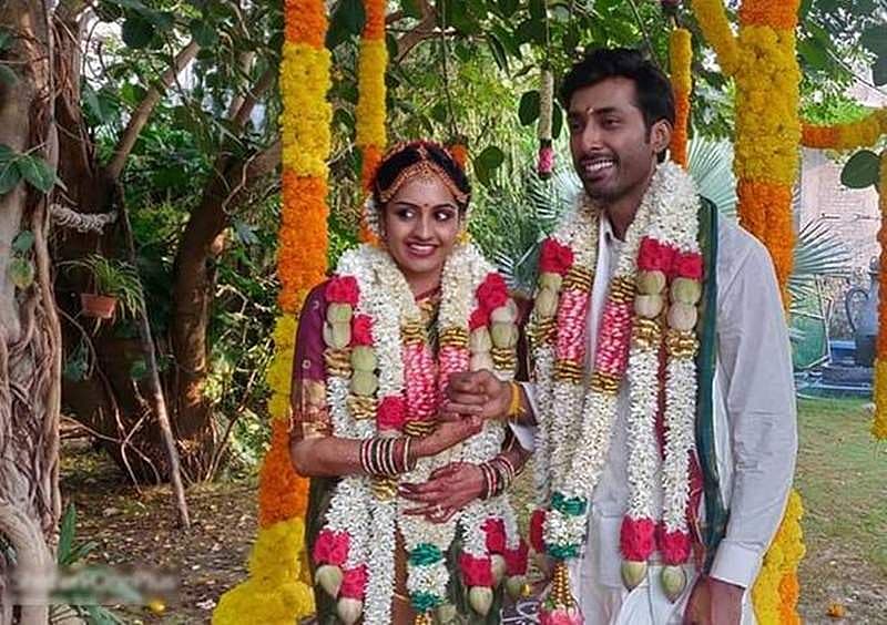 ಚೆನ್ನೈನಲ್ಲಿ ಇಂದು ಅದ್ಧೂರಿಯಾಗಿ ಮದುವೆ ನೆರವೇರಿದ್ದು ಕುಟುಂಬಸ್ಥರ ಸಮ್ಮುಖದಲ್ಲಿ ರಿಷಿ ಬರಹಗಾರ್ತಿ ಸ್ವಾತಿ ಅವರನ್ನು ವರಿಸಿದ್ದಾರೆ.