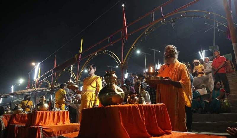 ಸರಯೂ ನದಿ ತೀರದಲ್ಲಿ ದೇವಮಾನವರಿಂದ ಪೂಜೆ