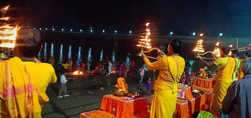 ಅಯೋಧ್ಯೆ ತೀರ್ಪು ಹಿನ್ನಲೆಯಲ್ಲಿ ವಿಶೇಷ ಸರಯೂ ಆರತಿಯನ್ನು ಭಕ್ತರು ನೆರವೇರಿಸಿದರು.