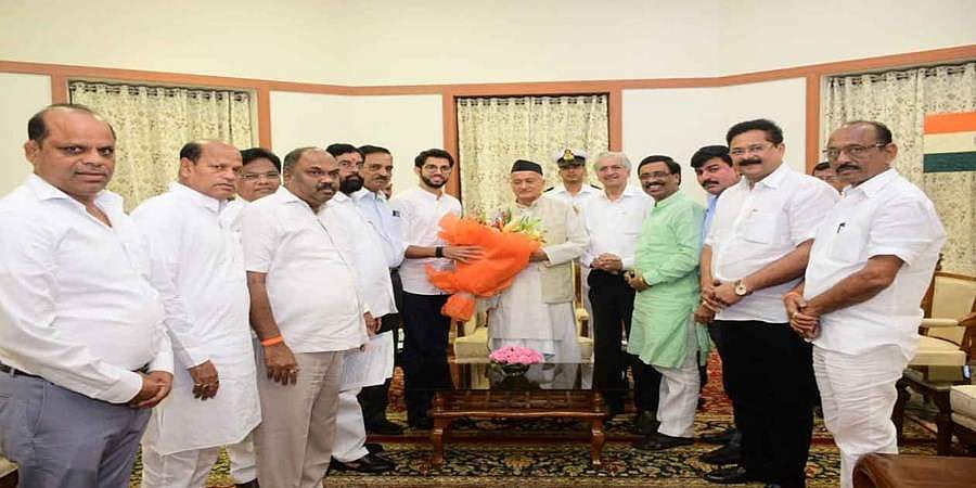 'ಮಹಾ' ಮೈತ್ರಿ ಸರ್ಕಾರ ರಚನೆಗೆ ಕಾಂಗ್ರೆಸ್ ಬಾಹ್ಯಬೆಂಬಲ: ಶಿವಸೇನೆಯಿಂದ ರಾಜ್ಯಪಾಲರ ಭೇಟಿ! 