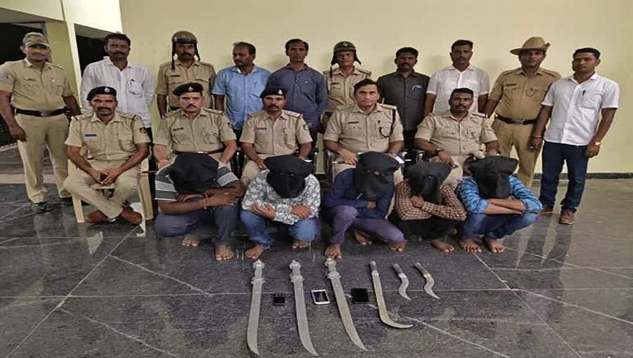 ಕಲಬುರಗಿ: ಸಿನಿಮೀಯ ಶೈಲಿಯಲ್ಲಿ ವ್ಯಕ್ತಿ ಕೊಲೆ, ಐವರ ಬಂಧನ