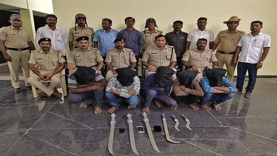 ಕಲಬುರಗಿ: ಸಿನಿಮೀಯ ಶೈಲಿಯಲ್ಲಿ ವ್ಯಕ್ತಿ ಕೊಲೆ, ಐವರ ಬಂಧನ