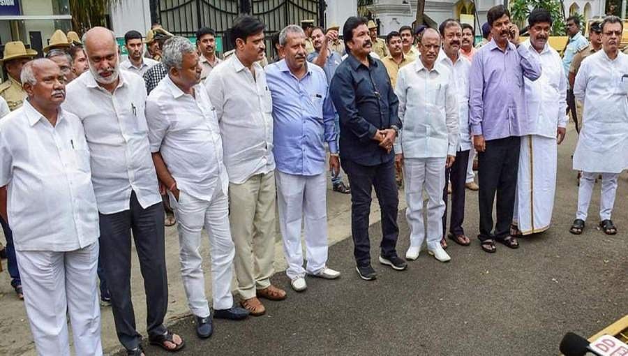 ಚುನಾವಣೆಯಲ್ಲಿ ಸ್ಪರ್ಧಿಸಲು ಅನರ್ಹರಿಗೆ ಅವಕಾಶ:ಅನರ್ಹ ಶಾಸಕರು ಹರ್ಷ