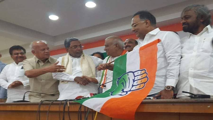 ಬಿಜೆಪಿ ತೊರೆದು ಕಾಂಗ್ರೆಸ್ ಸೇರ್ಪಡೆಯಾದ ರಾಜು ಕಾಗೆ!