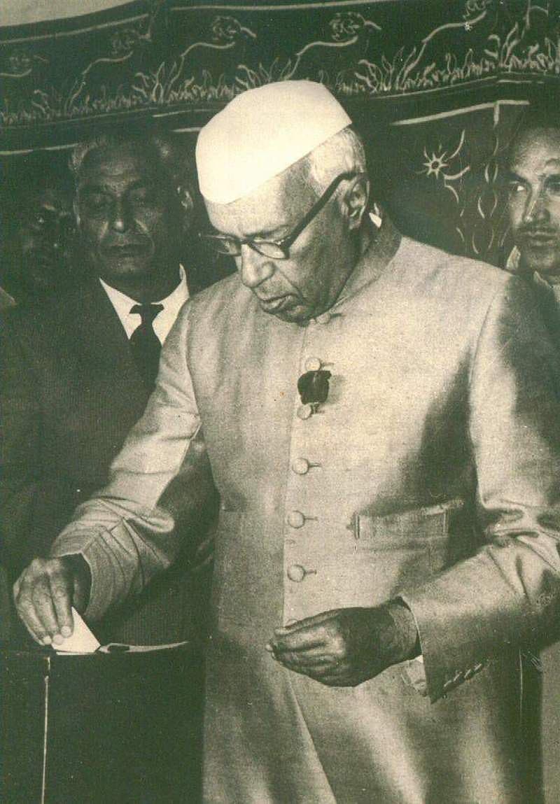ಜೈಲಿನಲ್ಲಿ 1935ರಲ್ಲಿ ಟುವರ್ಡ್ ಫ್ರೀಡಂ ಎಂಬ ಆತ್ಮಚರಿತ್ರೆ ಬರೆದರು.