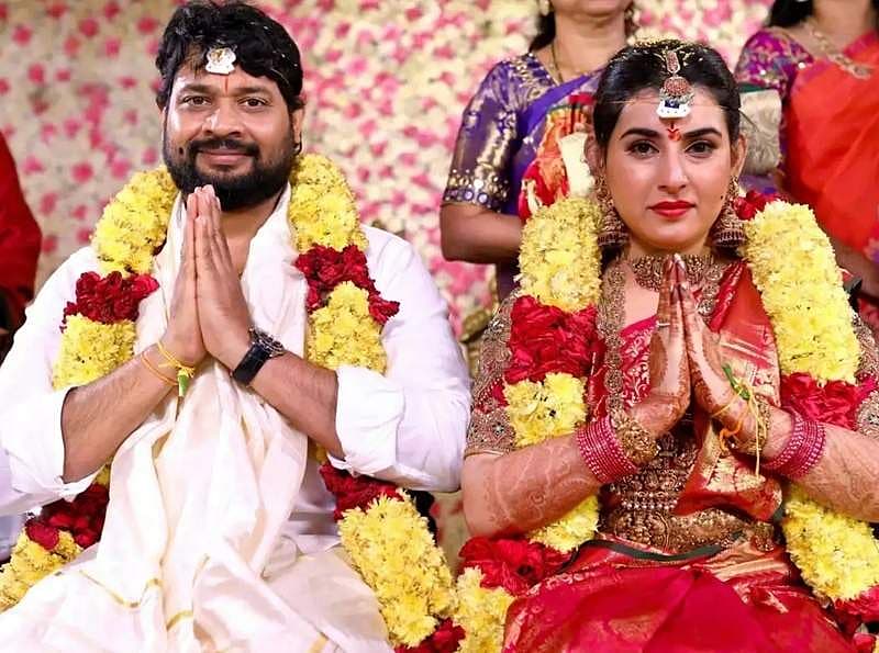 ಹೈದರಾಬಾದ್ ನಲ್ಲಿ ಕುಟುಂಬಸ್ಥರು, ಸ್ನೇಹಿತರು ಮತ್ತು ಚಿತ್ರರಂಗದ ಗಣ್ಯರ ಸಮ್ಮುಖದಲ್ಲಿ ವಿವಾಹವಾದರು.