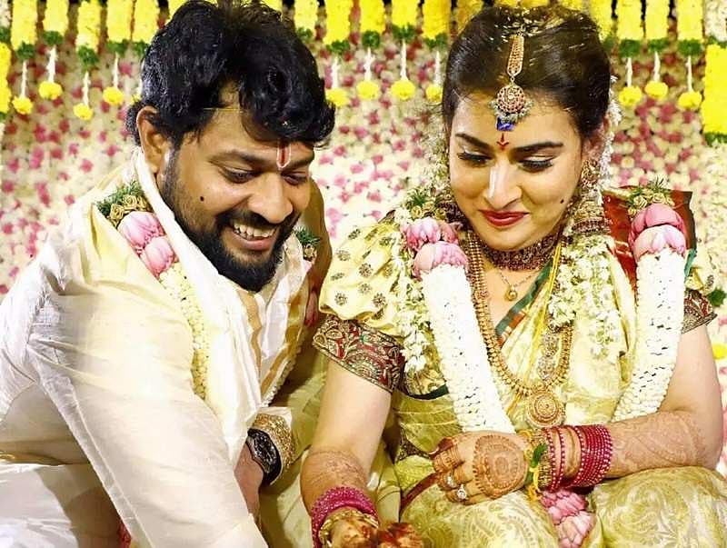 ಜಗದೀಶ್ ಹೆಲ್ತ್ ಕೇರ್ ಕಂಪನಿಯೊಂದರ ವೈಸ್ ಪ್ರೆಸಿಡೆಂಟ್ ಆಗಿ ಕಾರ್ಯನಿರ್ವಹಿಸುತ್ತಿದ್ದಾರೆ.