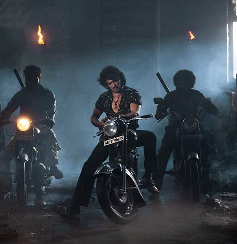 ಕಬ್ಜ ಚಿತ್ರದಲ್ಲಿ ಉಪೇಂದ್ರ ಅವರು ಡಾನ್ ಪಾತ್ರದಲ್ಲಿ ಕಾಣಿಸಿಕೊಳ್ಳಲಿದ್ದು ಅದಾಗಲೇ ಬಿಡುಗಡೆಯಾಗಿರುವ ಫೋಟೋಗಳು ಅಭಿಮಾನಿಗಳಲ್ಲಿ ನಿರೀಕ್ಷೆ ಹೆಚ್ಚಿಸಿವೆ.