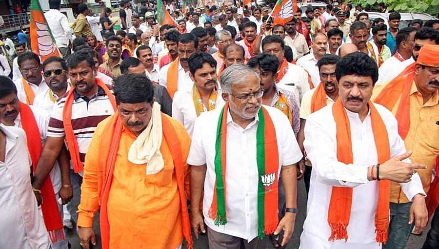 15 ಕ್ಷೇತ್ರಗಳ ನಾಮಪತ್ರ ಸಲ್ಲಿಕೆ ಮುಕ್ತಾಯ: ಮಿನಿ ಮಹಾಸಮರಕ್ಕೆ ಬಿರುಸಿನ ಪ್ರಚಾರ