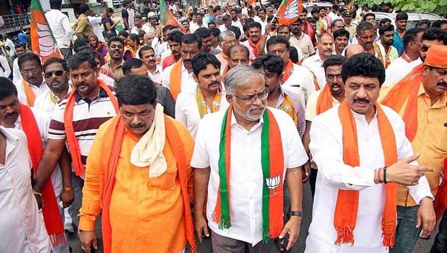 15 ಕ್ಷೇತ್ರಗಳ ನಾಮಪತ್ರ ಸಲ್ಲಿಕೆ ಮುಕ್ತಾಯ: ಮಿನಿ ಮಹಾಸಮರಕ್ಕೆ ಬಿರುಸಿನ ಪ್ರಚಾರ