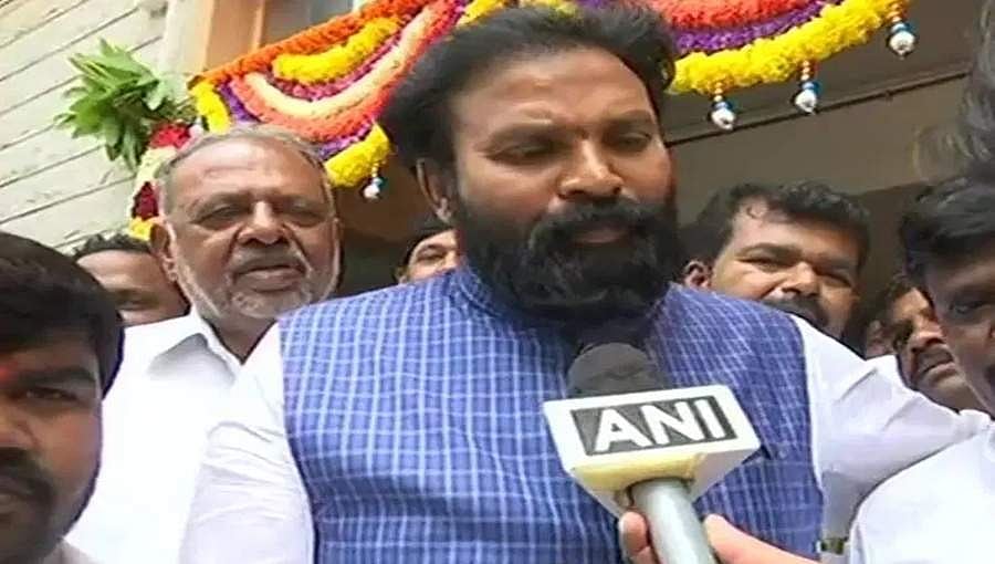 'ಮಾನ ಮರ್ಯಾದೆ ಇದ್ದಿದ್ದರೆ ರಾಜಿನಾಮೆ ಕೊಡಬೇಕಿತ್ತು, ಆದರೆ ಶ್ರೀರಾಮುಲು ಒಬ್ಬ ಸ್ವಾರ್ಥಿ'